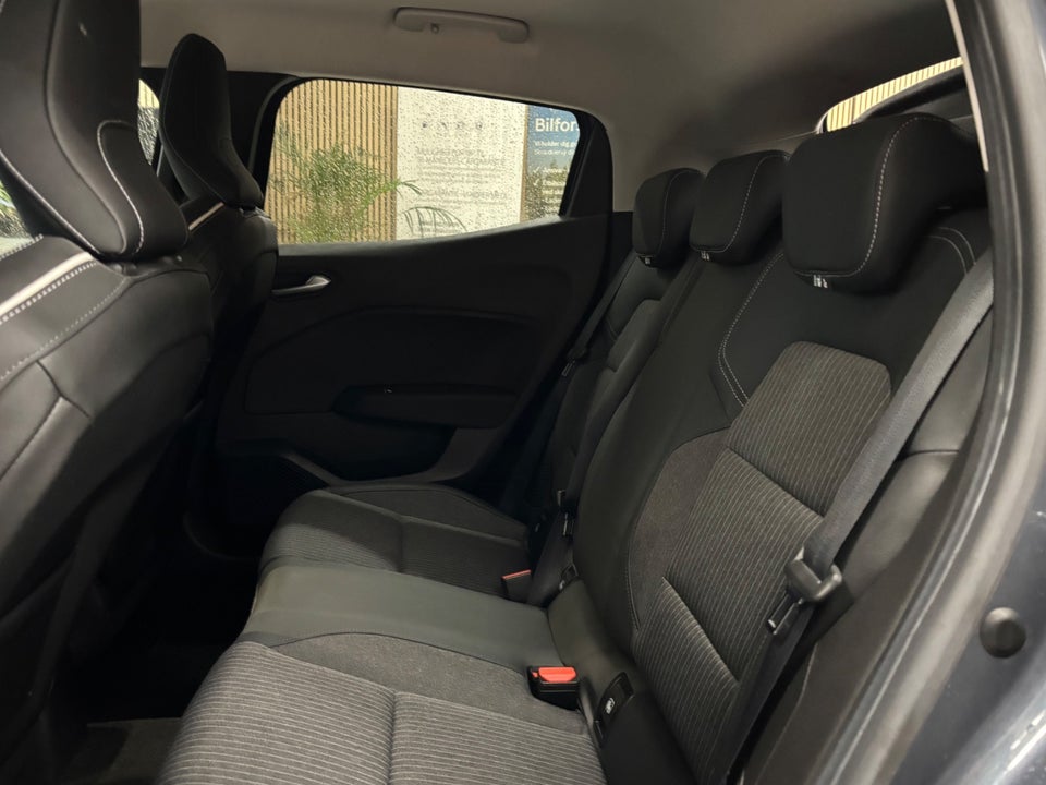Renault Clio V 1,6 E-Tech Intens 5d