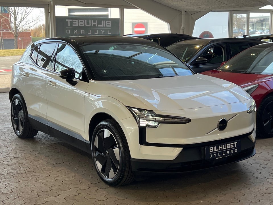 Volvo EX30 Extended Range Plus 5d