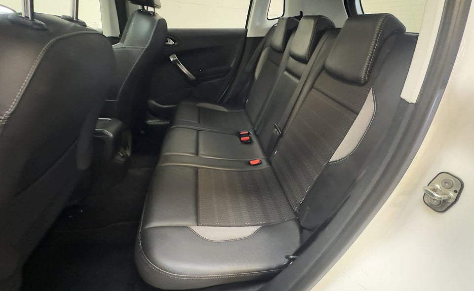 Peugeot 2008 1,2 e-THP 110 Allure Sky EAT6 5d