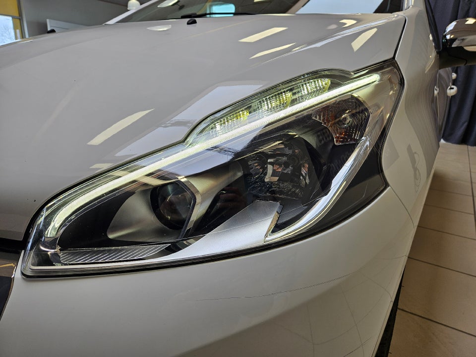 Peugeot 208 1,6 BlueHDi 100 Desire Sky 5d