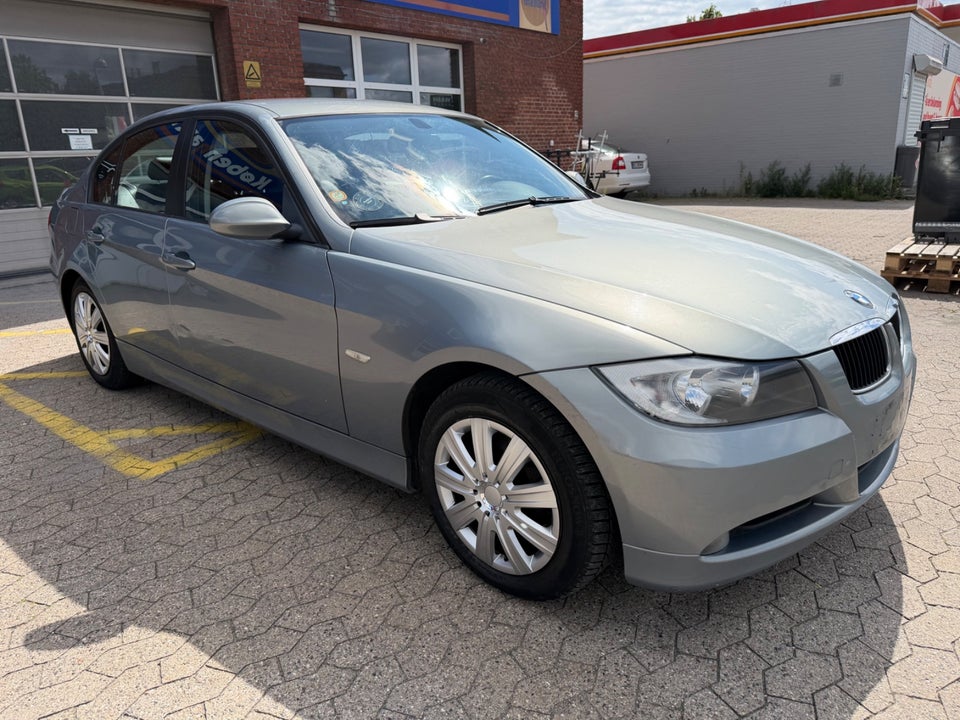 BMW 320i 2,0  4d