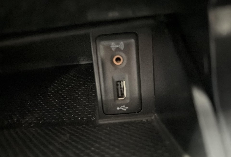 VW Golf VII 1,6 TDi 115 Comfortline Variant 5d