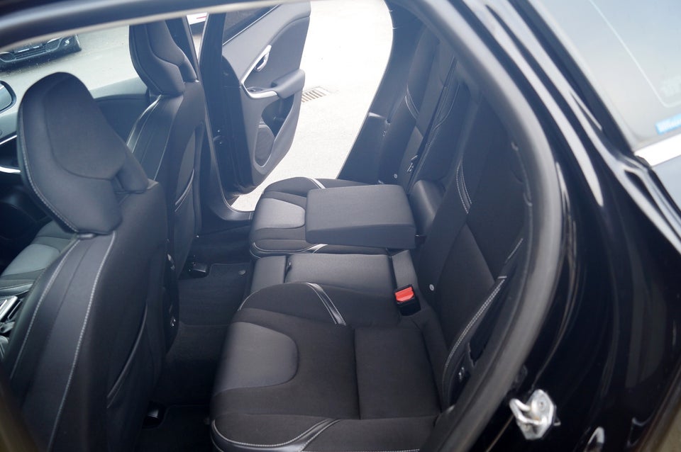 Volvo V40 2,0 D3 150 Momentum aut. 5d