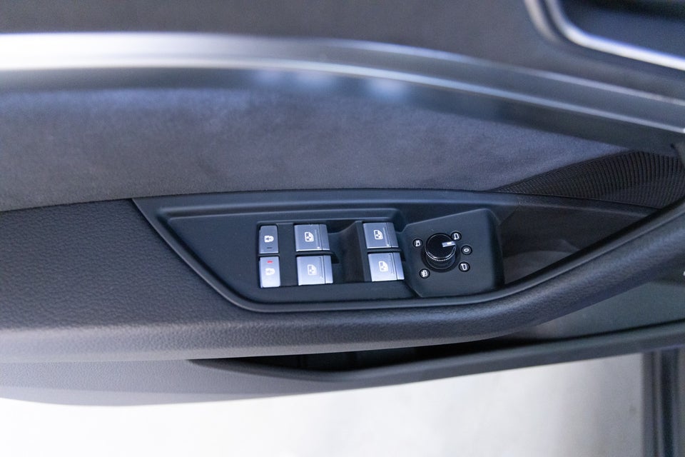 Audi e-tron 55 S-line quattro 5d