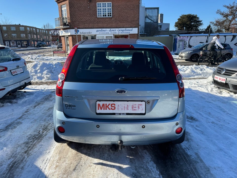 Ford Fiesta 1,6 Ghia 5d