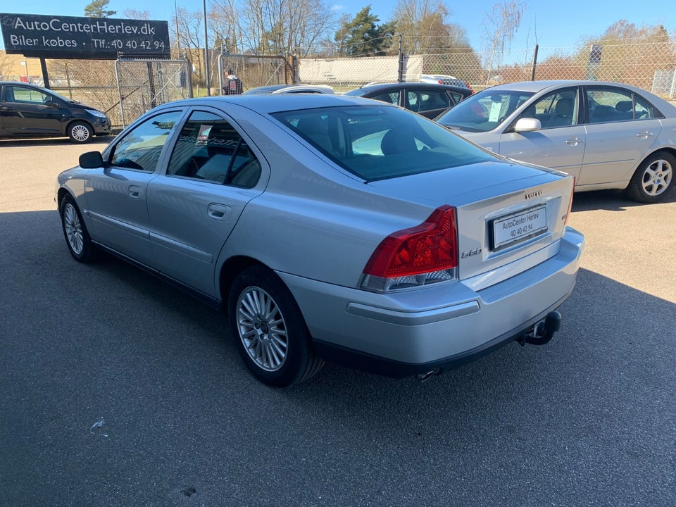 Volvo S60 2,4 140 Momentum 4d