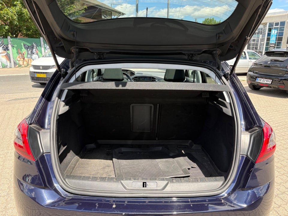 Peugeot 308 1,2 PureTech 130 Selection Sky 5d