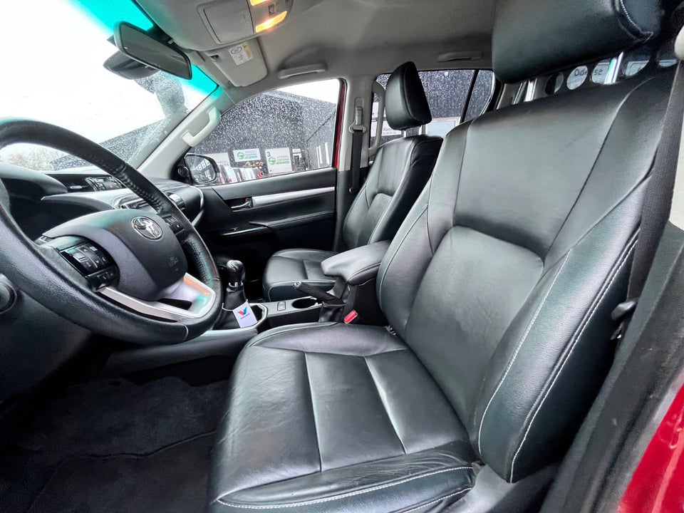 Toyota HiLux 2,4 D-4D 150 T2 Db.Kab 4x4 4d