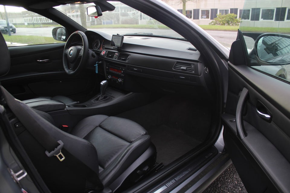 BMW 325i 3,0 Cabriolet aut. 2d