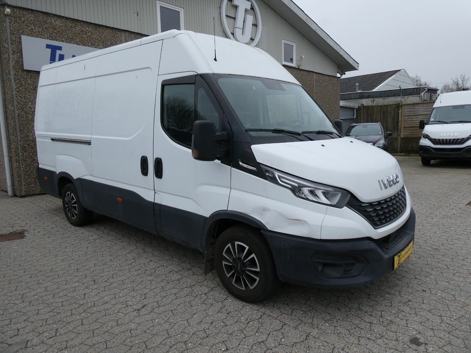 Iveco Daily 2,3 35S16 12m³ Van AG8