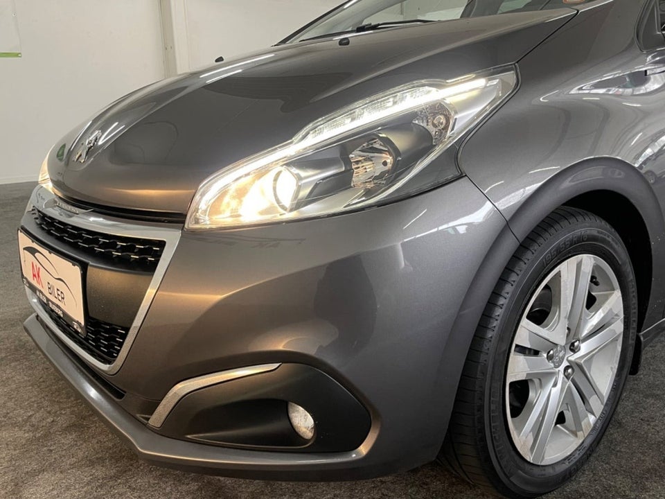 Peugeot 208 1,5 BlueHDi 100 Signature Sky 5d