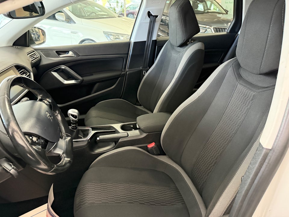 Peugeot 308 1,6 BlueHDi 120 Style SW 5d