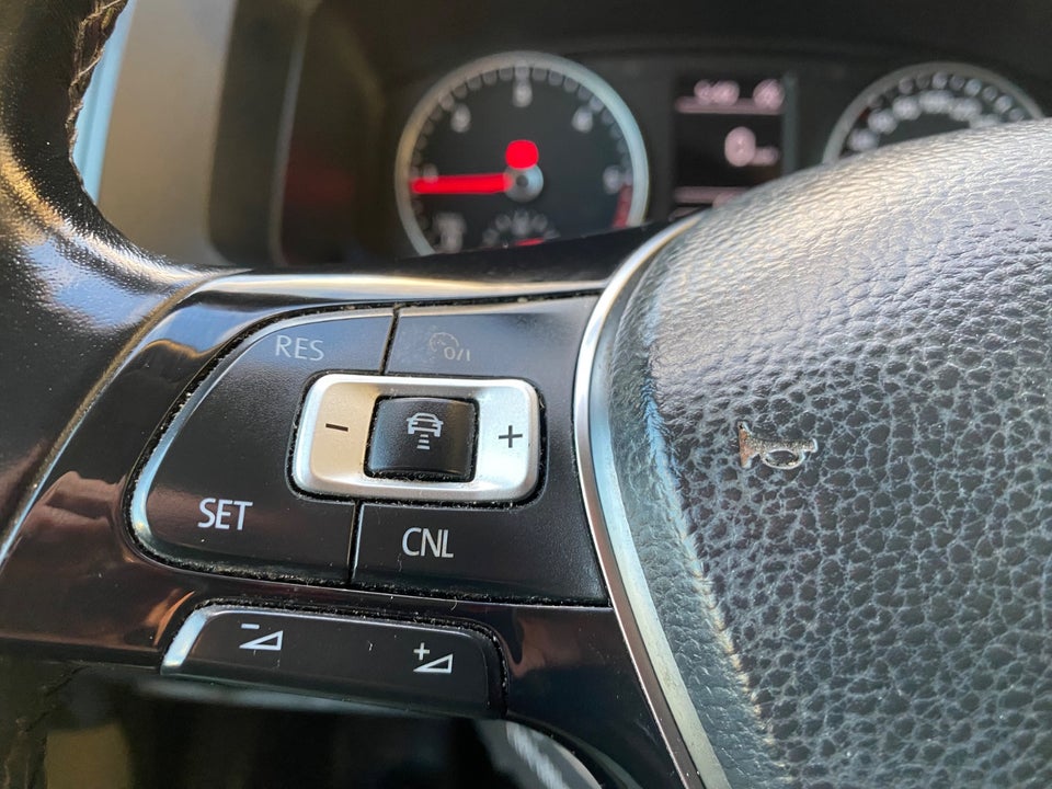 VW Transporter 2,0 TDi 110 Kassevogn lang