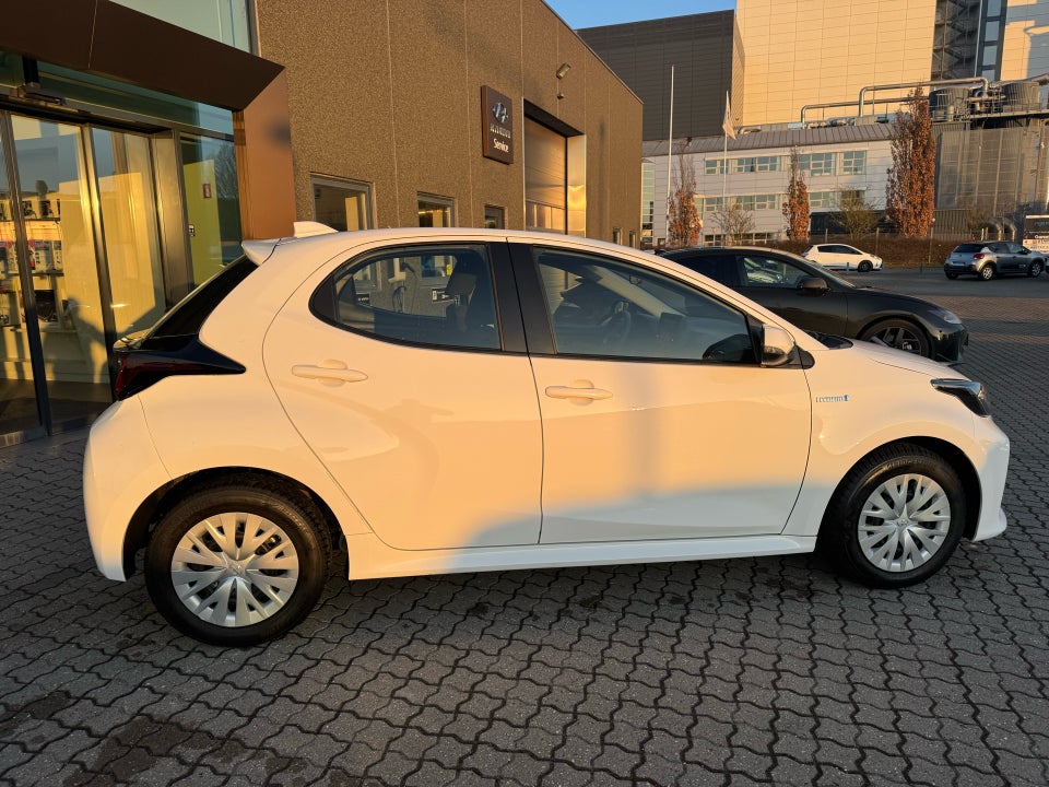 Toyota Yaris 1,5 Hybrid H1 e-CVT 5d