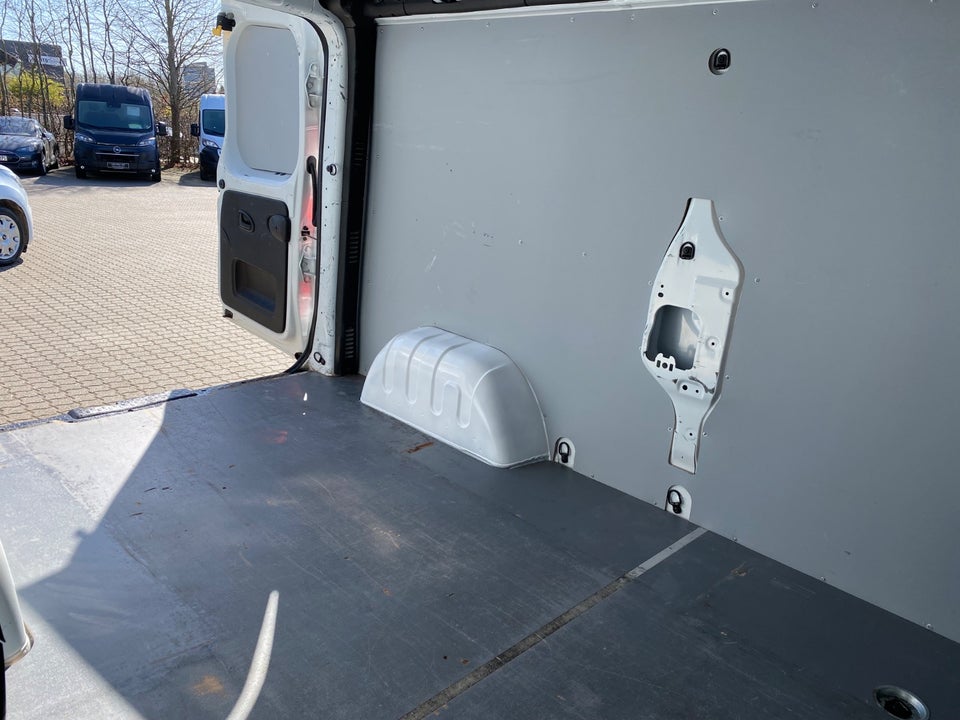 Renault Trafic T29 2,0 dCi 120 L2H1