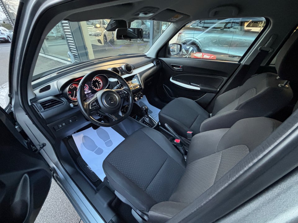 Suzuki Swift 1,2 Dualjet Exclusive CVT 5d