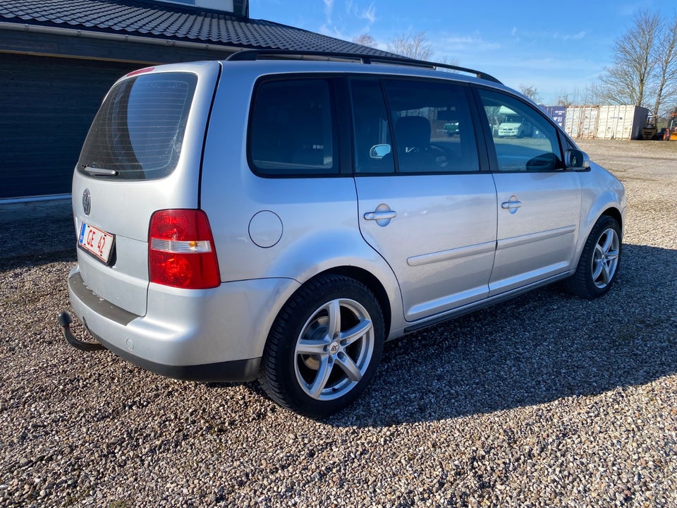 VW Touran 1,6 FSi 5d
