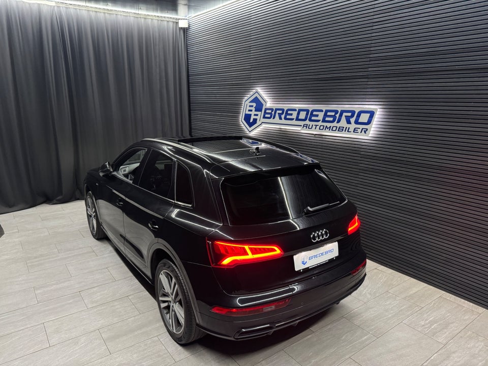 Audi Q5 40 TDi S-line quattro S-tr. 5d