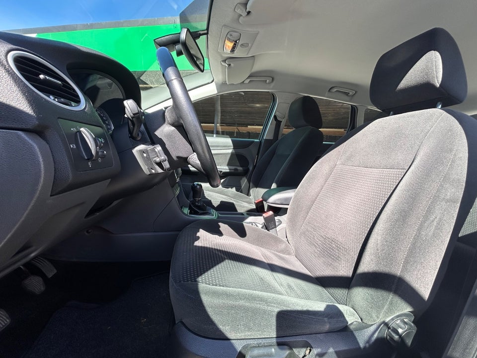 Ford Focus 1,6 Trend 100 5d