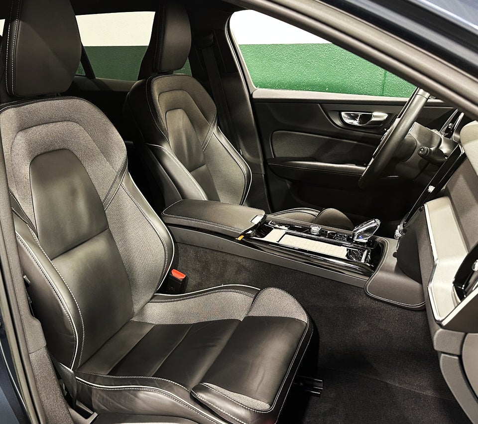 Volvo V60 2,0 T6 ReCharge Plus Dark aut. AWD 5d