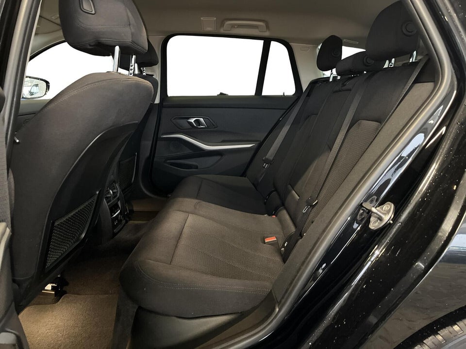 BMW 320d 2,0 Touring Connected aut. 5d