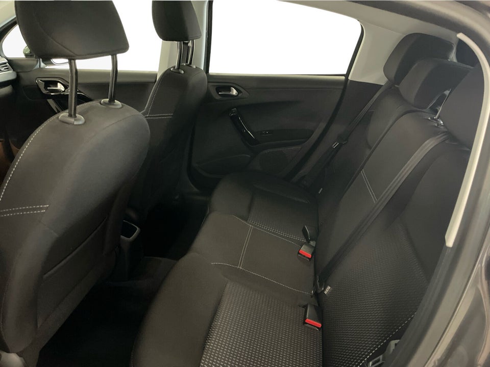 Peugeot 208 1,2 PureTech 82 Prestige 5d