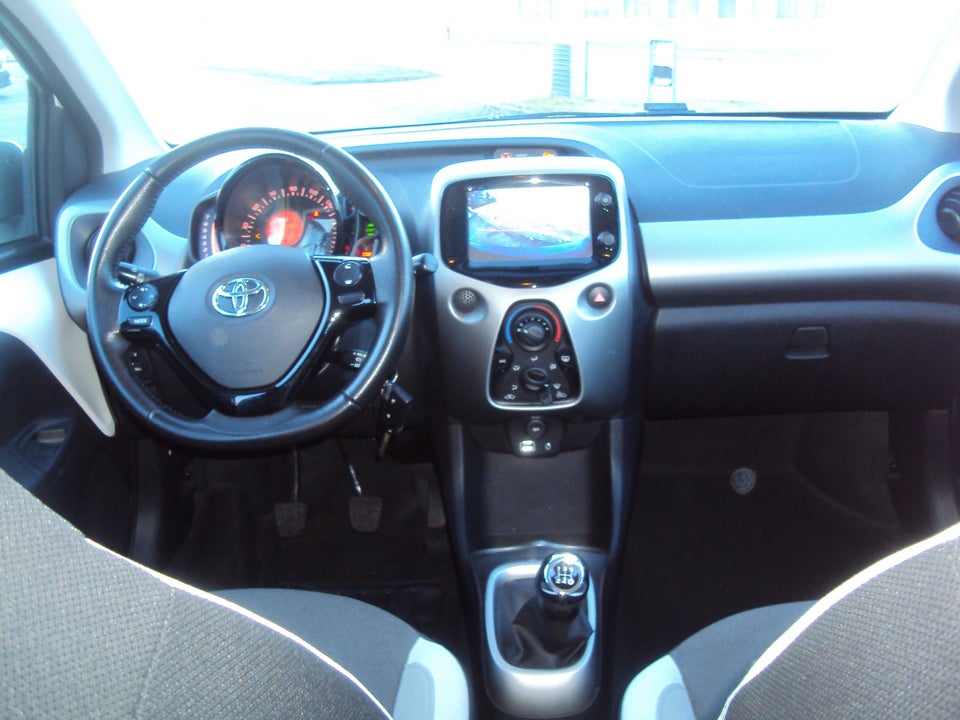 Toyota Aygo 1,0 VVT-i x-sky 5d