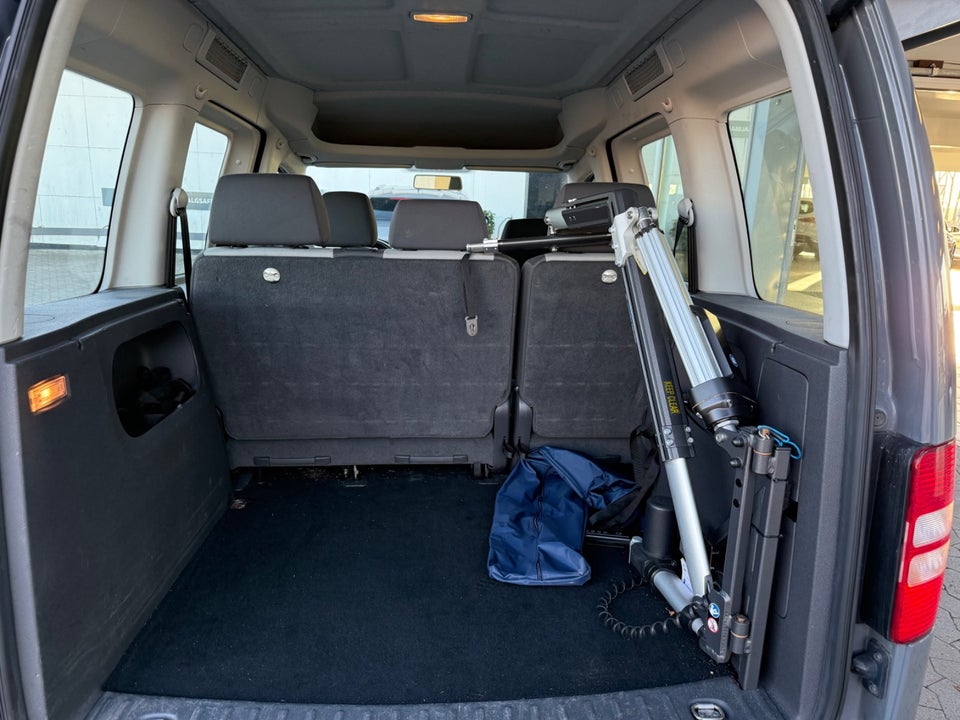 VW Caddy 1,6 TDi 102 Trendline DSG 4d