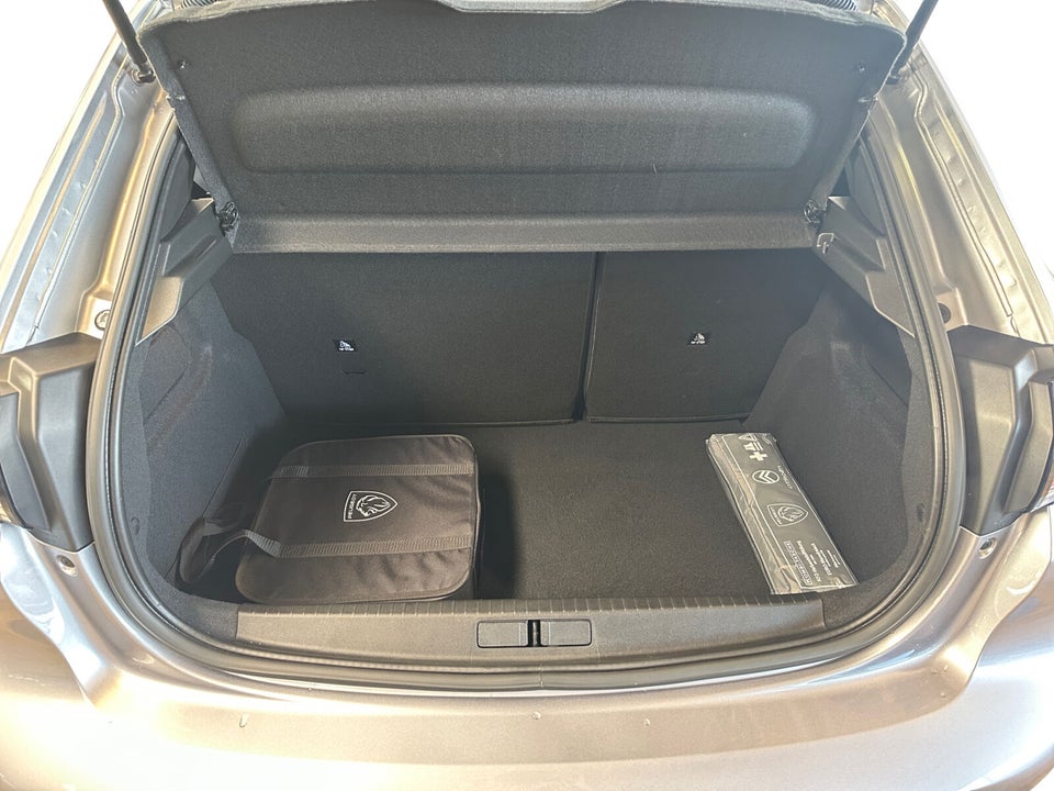 Peugeot e-208 50 GT 5d