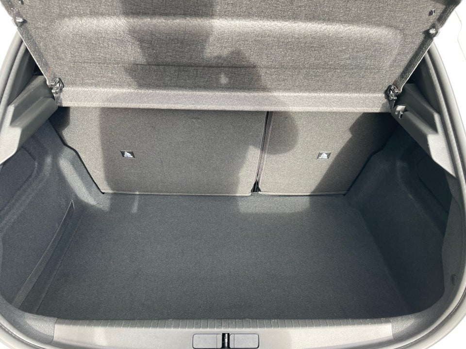 Peugeot e-208 50 GT 5d