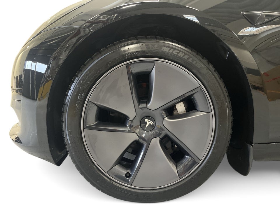 Tesla Model 3 Standard Range+ RWD 4d