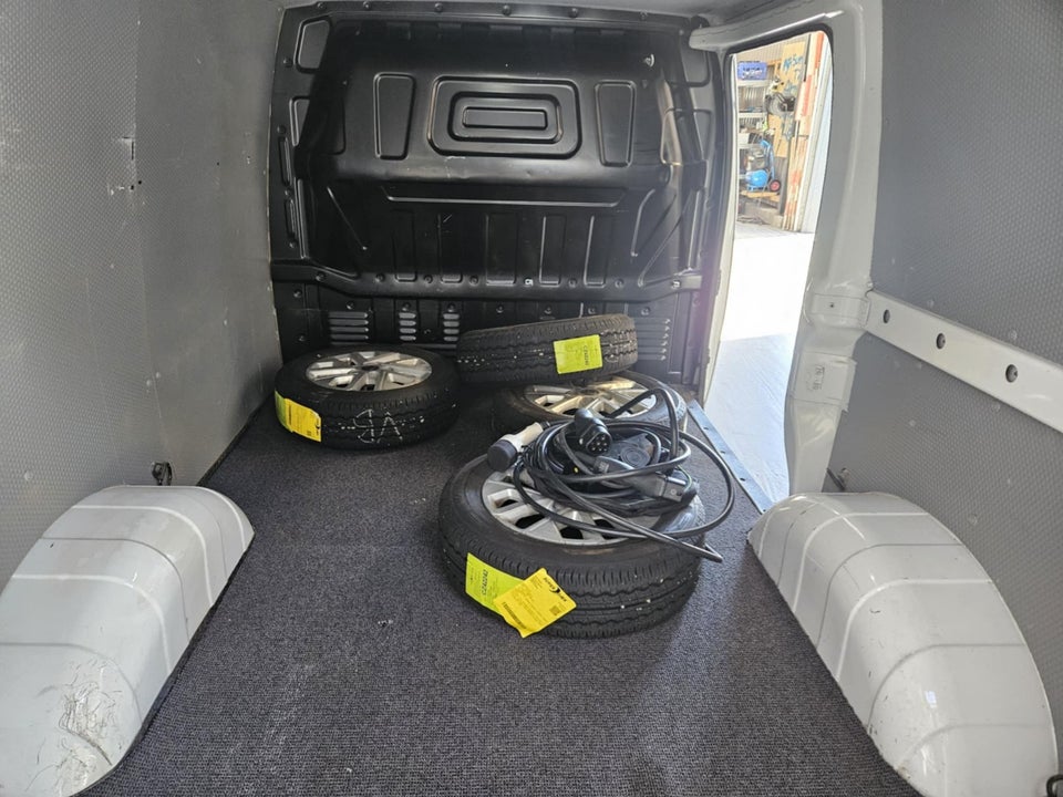 Maxus e-Deliver 3 52 Cargo Van SWB