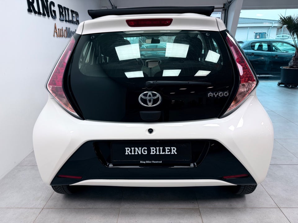 Toyota Aygo 1,0 VVT-i x-wave Sky 5d