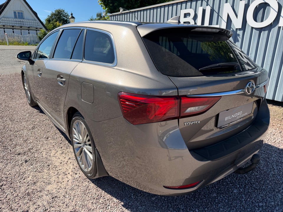 Toyota Avensis 1,8 VVT-i T2 Premium Touring Sports 5d