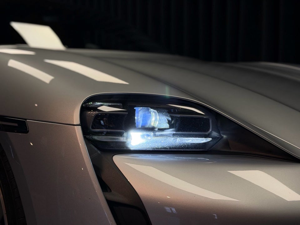 Porsche Taycan Performance+ 4d
