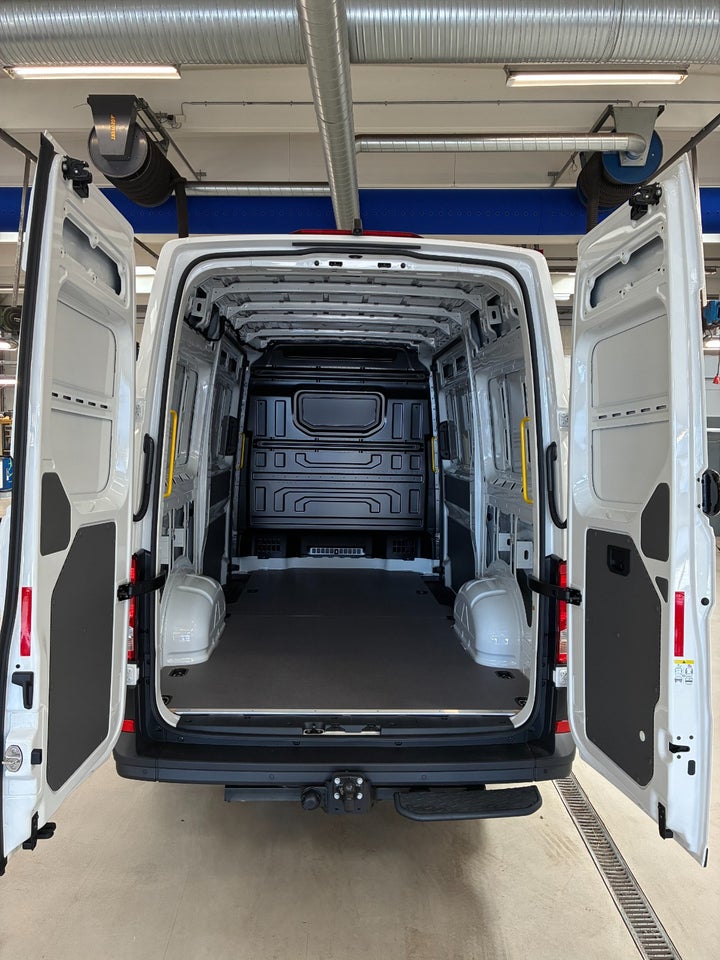 VW Crafter 35 2,0 TDi 177 Kassevogn L3H3 aut.