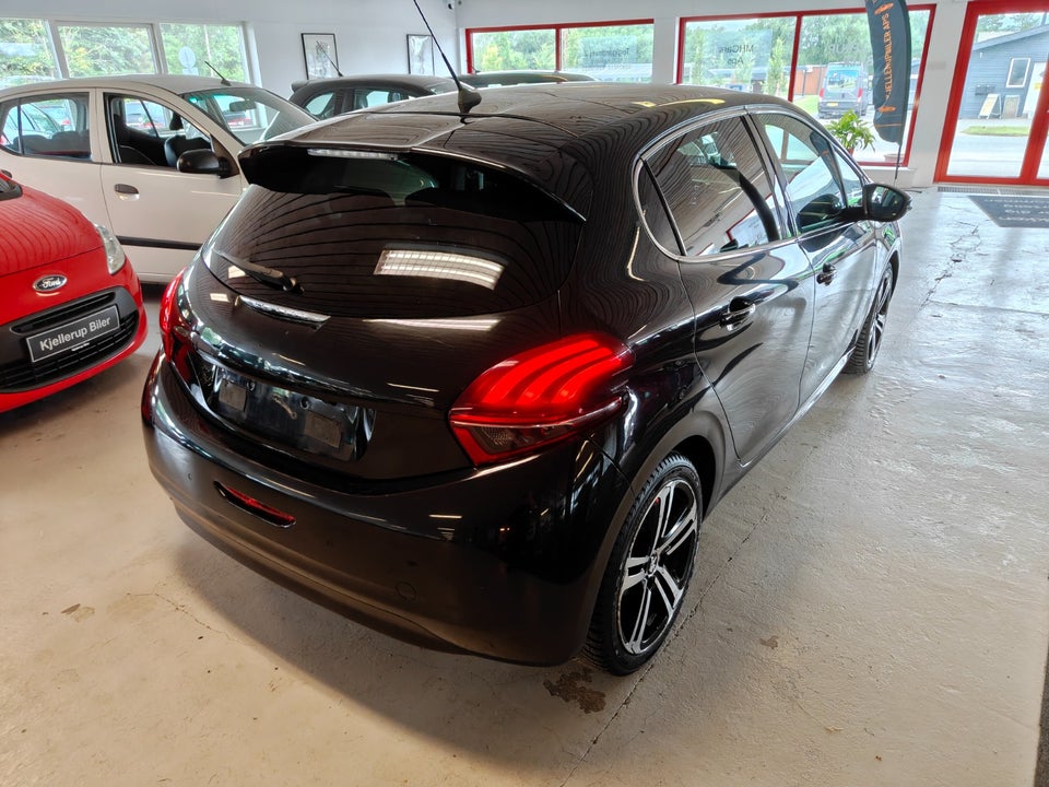 Peugeot 208 1,2 PureTech 82 Allure Sky 5d