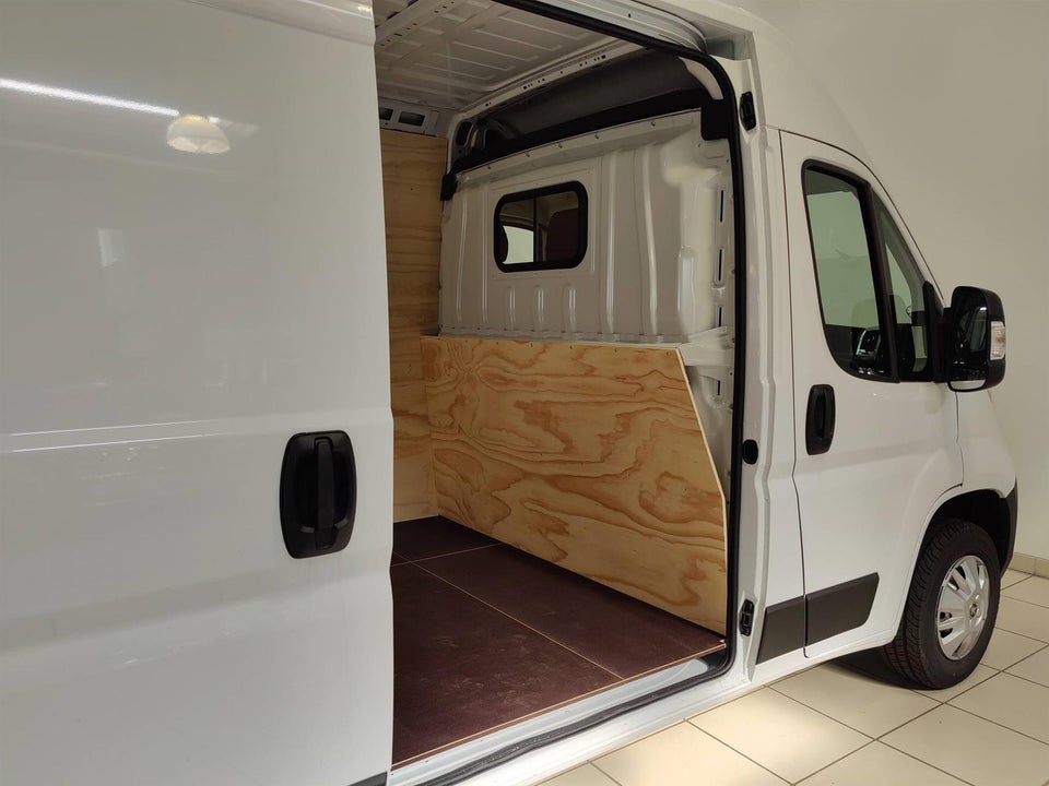 Peugeot Boxer 333 2,2 BlueHDi 140 L2H2 Premium