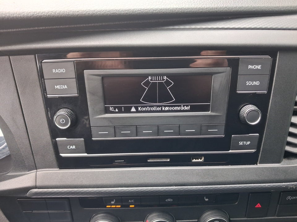 VW Transporter 2,0 TDi 110 Kassevogn lang