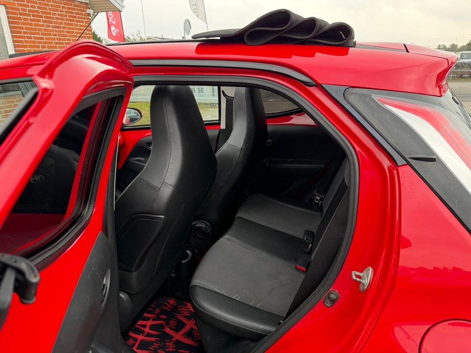 Toyota Aygo 1,0 VVT-i x-wave Sky 5d