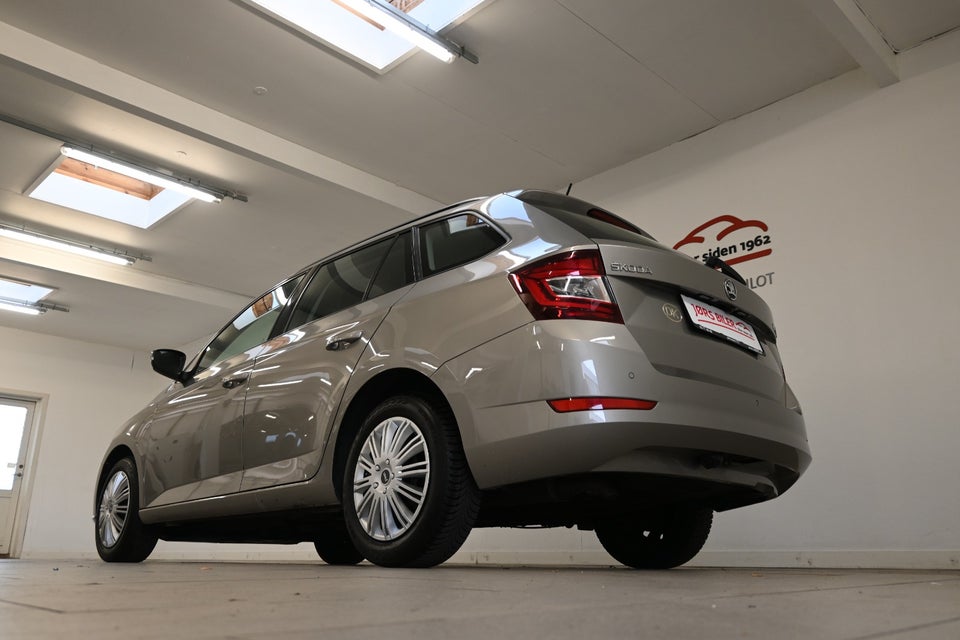 Skoda Fabia 1,0 TSi 110 Ambition Combi DSG 5d