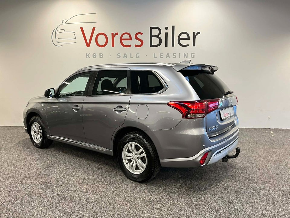 Mitsubishi Outlander 2,4 PHEV Invite CVT 4WD 5d