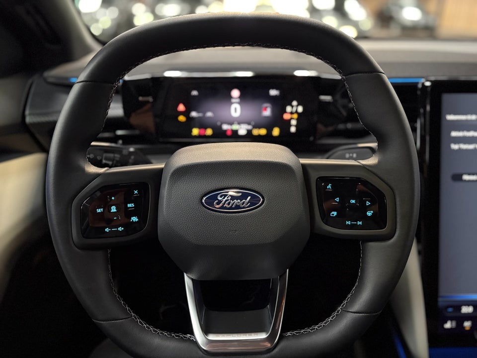 Ford Explorer 77 Premium Extended Range 5d