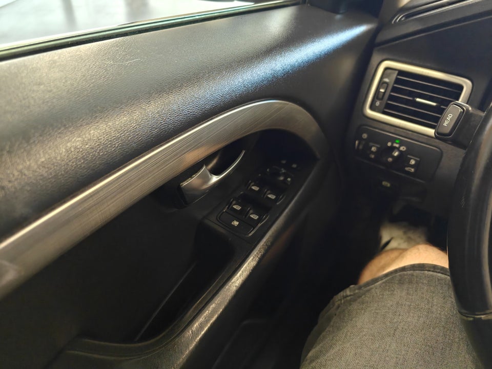 Volvo V70 2,4 D5 185 R-Design aut. 5d