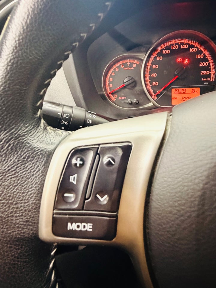 Toyota Yaris 1,0 VVT-i T2 5d