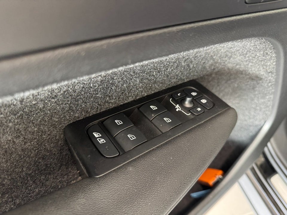 Volvo XC40 P6 ReCharge Core 5d