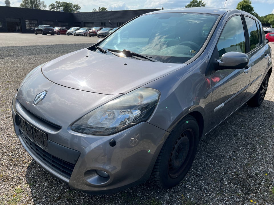 Renault Clio III 1,2 16V TCe Expression 5d