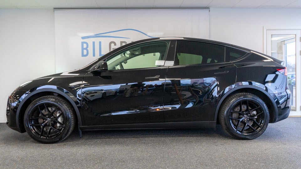 Tesla Model Y Long Range AWD 5d