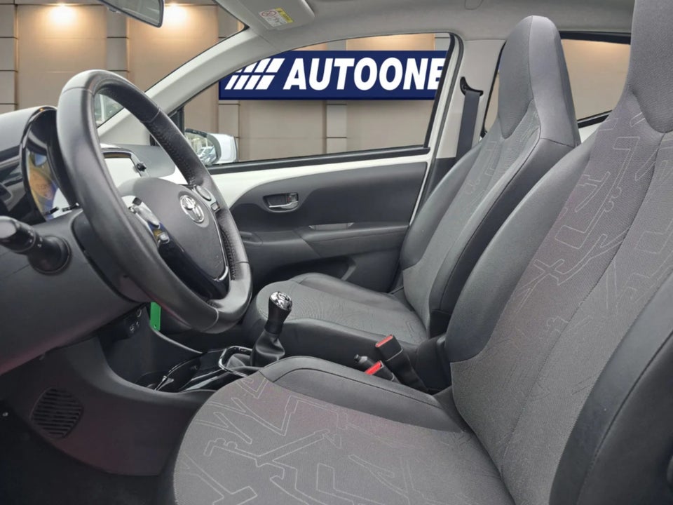 Toyota Aygo 1,0 VVT-i x-wave Sky 5d