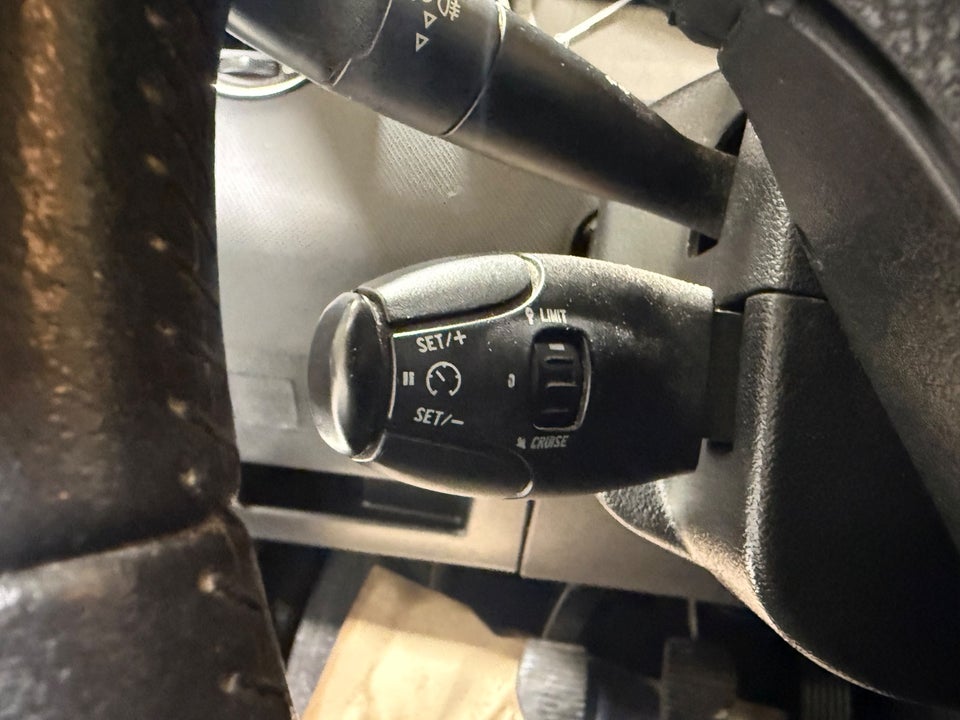 Peugeot 308 1,6 HDi 109 Premium SW 7prs 5d